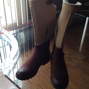 UGG (style Daleane) two tone riding boots UGG (style Daleane) two tone riding boots