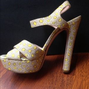 Valentino Shoes - 💥NWOB Red Valentino Daisy Platform Sandals ~ 9 Valentino Shoes - 💥NWOB Red Valentino Daisy Platform Sandals ~ 9