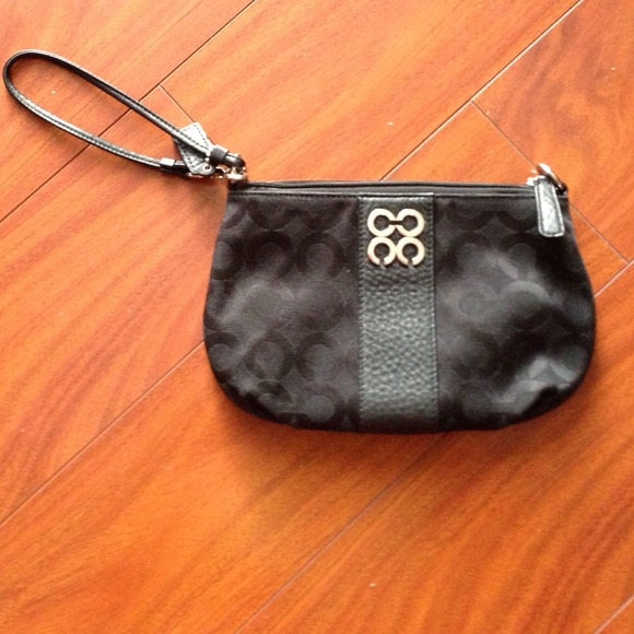coach wristlets 41