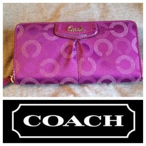 COACH large zippy wallet COACH large zippy wallet