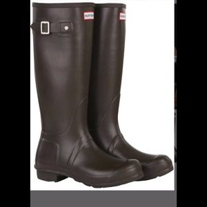 Hunter tall rain boots - chocolate brown Size 7/8 Hunter tall rain boots - chocolate brown Size 7/8