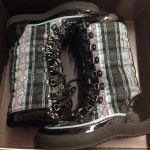 β₯οΈREDUCEDβ₯οΈγ° Coach poppy rain/snow boots β₯οΈREDUCEDβ₯οΈγ° Coach poppy rain/snow boots