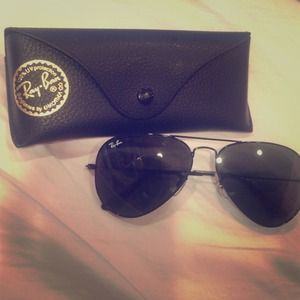 Black aviator raybans. Black aviator raybans.
