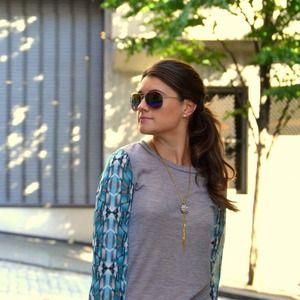 Wayf Tops - Top with printed sleeves Wayf Tops - Top with printed sleeves