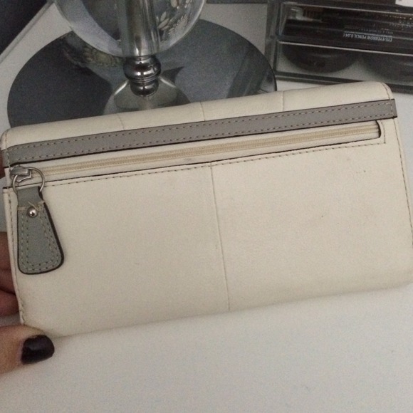 Coach Clutches & Wallets - Bundle // Coach Large Buckle Wallet+MAC Paint Pot 4 Coach Clutches & Wallets - Bundle // Coach Large Buckle Wallet+MAC Paint Pot 4