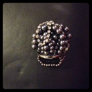 Accessories - Diva pearl ring! Accessories - Diva pearl ring!