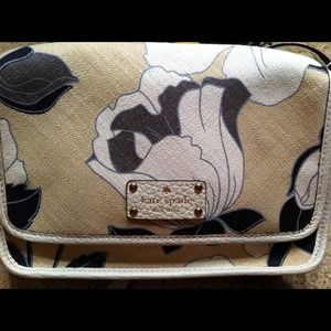 Kate spade floral shoulder bag Nwot HOST PICK!! Kate spade floral shoulder bag Nwot HOST PICK!!