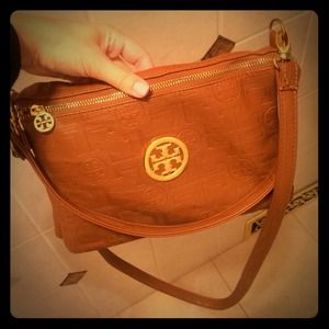 Inspired Tory Burch camel color cross body bag! Inspired Tory Burch camel color cross body bag!