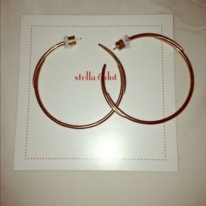 Stella & Dot Gold Signature Hoops Stella & Dot Gold Signature Hoops