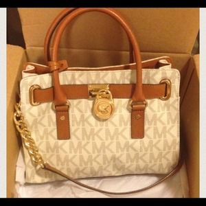 Looking for Michael Kors Hamilton Looking for Michael Kors Hamilton