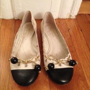 ๏HP๏ Kate Spade leather flats gold embellishment ๏HP๏ Kate Spade leather flats gold embellishment