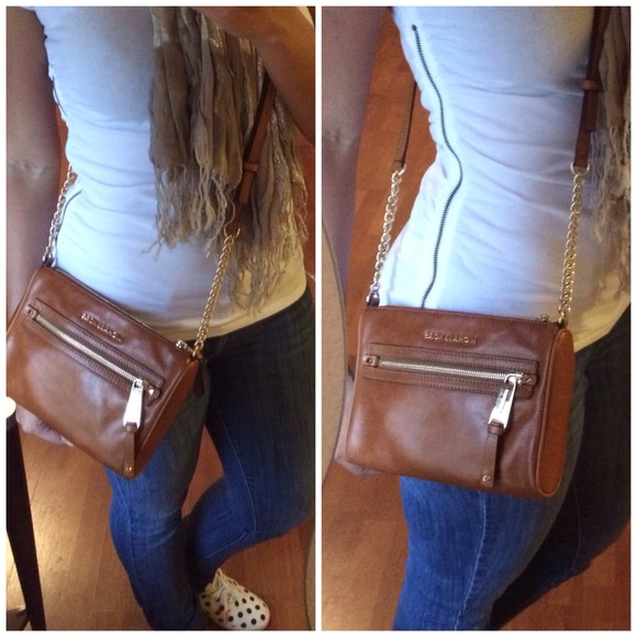 Michael Kors Handbags - Host Pickπ Pre-loved MK Devon crossbody 2 Michael Kors Handbags - Host Pickπ Pre-loved MK Devon crossbody 2