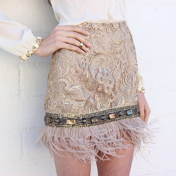 Dresses & Skirts - ๐๐๐ฑHost Pick๐ฑ๐๐ ๐Feather Trim Skirt โค Dresses & Skirts - ๐๐๐ฑHost Pick๐ฑ๐๐ ๐Feather Trim Skirt โค