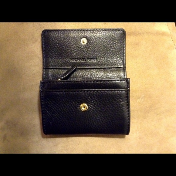 Michael Kors Clutches & Wallets - 💥NEW💥 Michael Kors mini wallet 2 Michael Kors Clutches & Wallets - 💥NEW💥 Michael Kors mini wallet 2