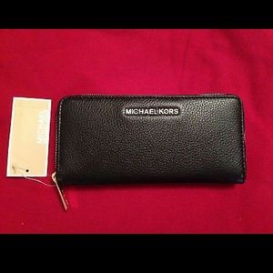 Michael Kors Selma black zip around wallet Michael Kors Selma black zip around wallet