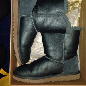 "PineNeedle" colored Ugg boots. REDUCED* ⬇️⬇️ "PineNeedle" colored Ugg boots. REDUCED* ⬇️⬇️