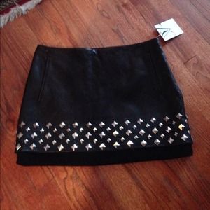 ❤️❤️Host Pick❤️ DVF silver studded leather mini ❤️❤️Host Pick❤️ DVF silver studded leather mini