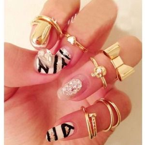 ♥️Sale♥️New 7 Piece Set of Knuckle Rings! ♥️Sale♥️New 7 Piece Set of Knuckle Rings!