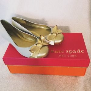 kate spade Shoes - 🌻 HOLD 🌻 KATE SPADE 💗 GOLD AND WHITE BOW FLATS kate spade Shoes - 🌻 HOLD 🌻 KATE SPADE 💗 GOLD AND WHITE BOW FLATS