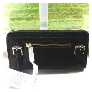 Michael Kors wallet. (Brand new) Michael Kors wallet. (Brand new)