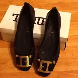 BCBG Maxazria size 8.5 flats new with out box BCBG Maxazria size 8.5 flats new with out box