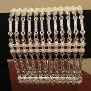  *NEW* Radiant Silver & Pearl Clasp Bracelet *NEW* Radiant Silver & Pearl Clasp Bracelet