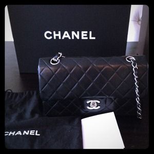 100% authentic CHANEL classic flap bag 100% authentic CHANEL classic flap bag