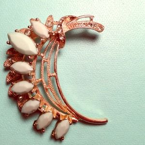 οEditor's Pickο Turquoise Ear Cuff οEditor's Pickο Turquoise Ear Cuff