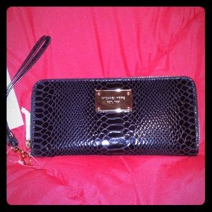 Brand New Michael Kors Continental Wallet Brand New Michael Kors Continental Wallet