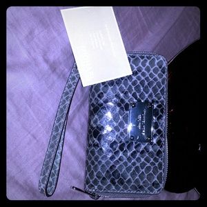 New Michael Kors phone wallet? New Michael Kors phone wallet?