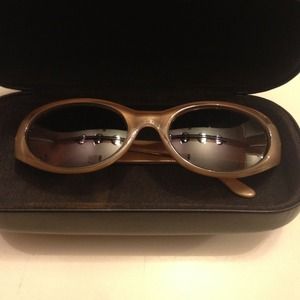 Genuine vintage look Fendi cream & Gold sunnies Genuine vintage look Fendi cream & Gold sunnies