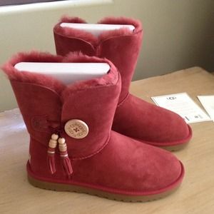 Ugg boots w bailey charms ❤️ Ugg boots w bailey charms ❤️