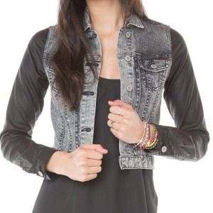 Brandy Melville Lee Jacket, OS! Brandy Melville Lee Jacket, OS!