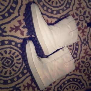 ALDO white leather snow boots ALDO white leather snow boots