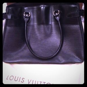 ๏REDUCED Louis Vuitton Madeline epi ๏REDUCED Louis Vuitton Madeline epi
