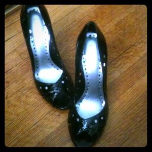Peep toe patent leather heels Peep toe patent leather heels