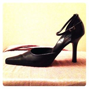 ALDO Black Leather Ankle Strap Pumps ALDO Black Leather Ankle Strap Pumps