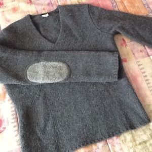 ✨2/17 HP✨ 100% Lambs Wool Sweater ✨2/17 HP✨ 100% Lambs Wool Sweater