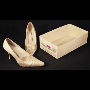 Authentic Manolo Blahnik Satin Shoes Authentic Manolo Blahnik Satin Shoes