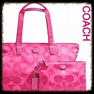 COACH NWT SIGNATURE NYLON WEEK-ENDER COACH NWT SIGNATURE NYLON WEEK-ENDER