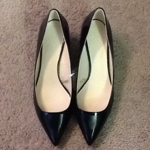 Zara Basic Pointed kitten heel dark blue size 6.5 Zara Basic Pointed kitten heel dark blue size 6.5