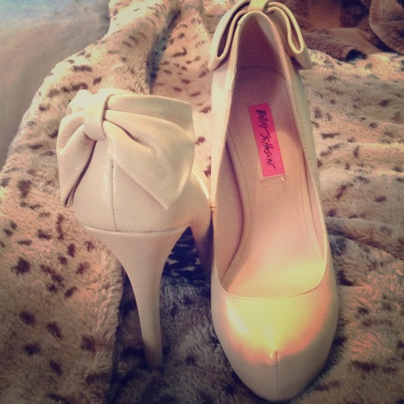 Betsey Johnson Shoes - 💢REDUCED💢NWOT BETSEY JOHNSON NUDE LEATHER HEELS Betsey Johnson Shoes - 💢REDUCED💢NWOT BETSEY JOHNSON NUDE LEATHER HEELS