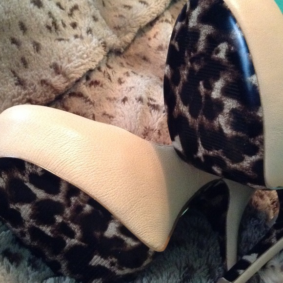 Betsey Johnson Shoes - 💢REDUCED💢NWOT BETSEY JOHNSON NUDE LEATHER HEELS 2 Betsey Johnson Shoes - 💢REDUCED💢NWOT BETSEY JOHNSON NUDE LEATHER HEELS 2