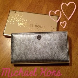New Michael Kors metallic silver wallet New Michael Kors metallic silver wallet
