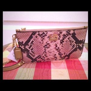 Coach Madison Embossed Python Chain Wrislet Coach Madison Embossed Python Chain Wrislet