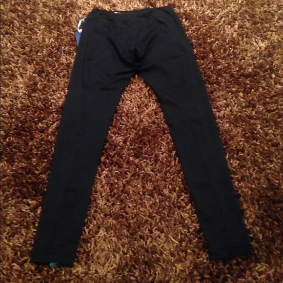 Cynthia Rowley Outerwear - Cynthia Rowley workout capris NWOT REDUCED 2 Cynthia Rowley Outerwear - Cynthia Rowley workout capris NWOT REDUCED 2