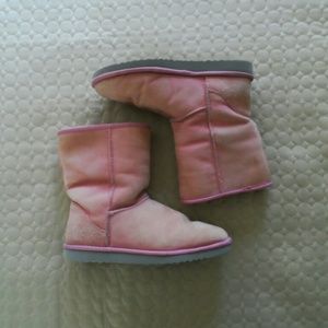 UGGS Classic Short Boots UGGS Classic Short Boots