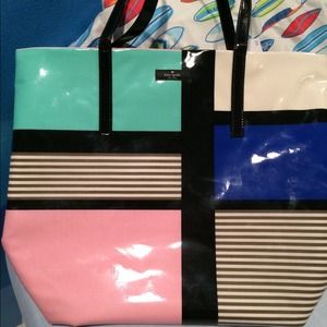 100% authentic Kate spade daycation bag 100% authentic Kate spade daycation bag