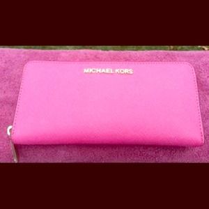 NEW Michael Kors Continental Pink Wallet NEW Michael Kors Continental Pink Wallet