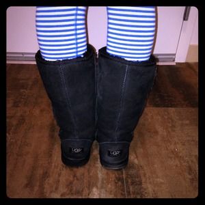 Authentic UGG boots classic tall in color black Authentic UGG boots classic tall in color black